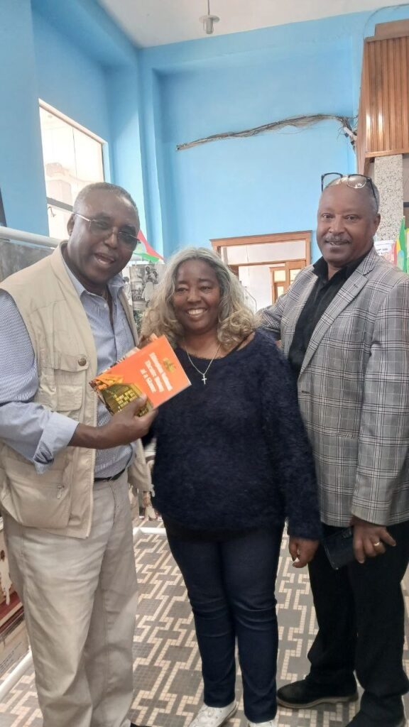 አርቲስት ጌትነት እንየው ፎቶ ዐውደ ርዕይ ጉብኝት